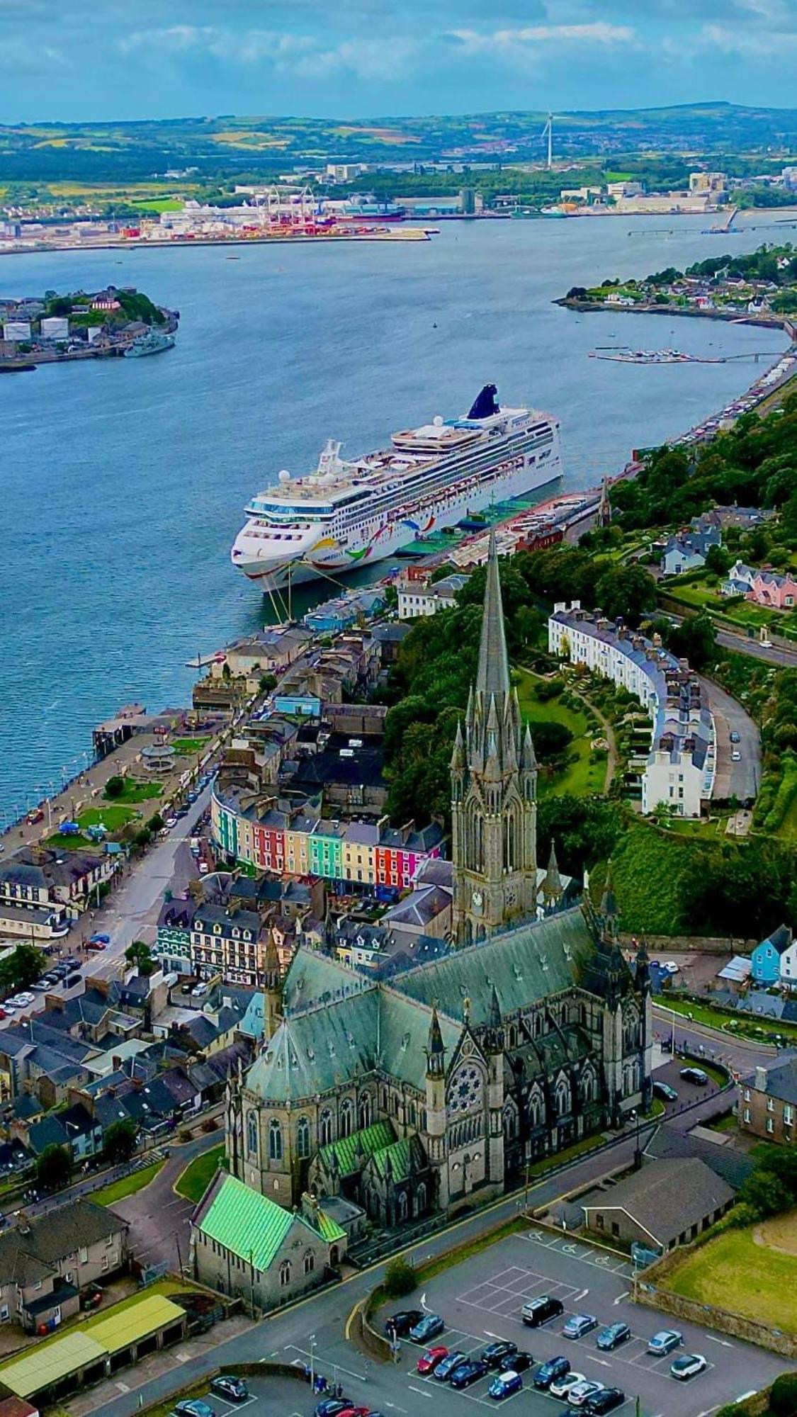 Sea View Flat Cobh Apartment Bagian luar foto